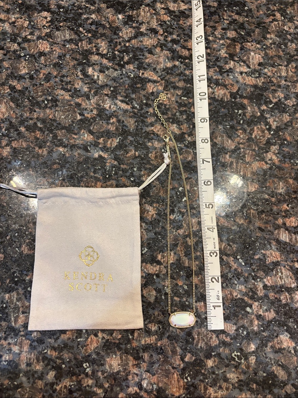 Kendra Scott Dylan Necklace Gold Iridescent Oval Pendant + Original Pouch - Picture 6 of 6